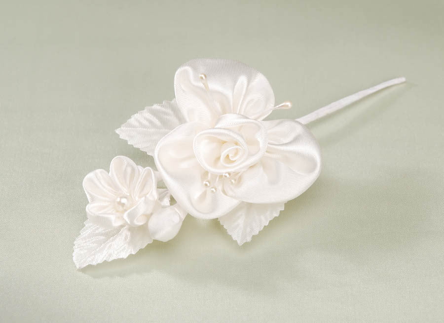 Large Satin Flower With 3 Buds Ivory